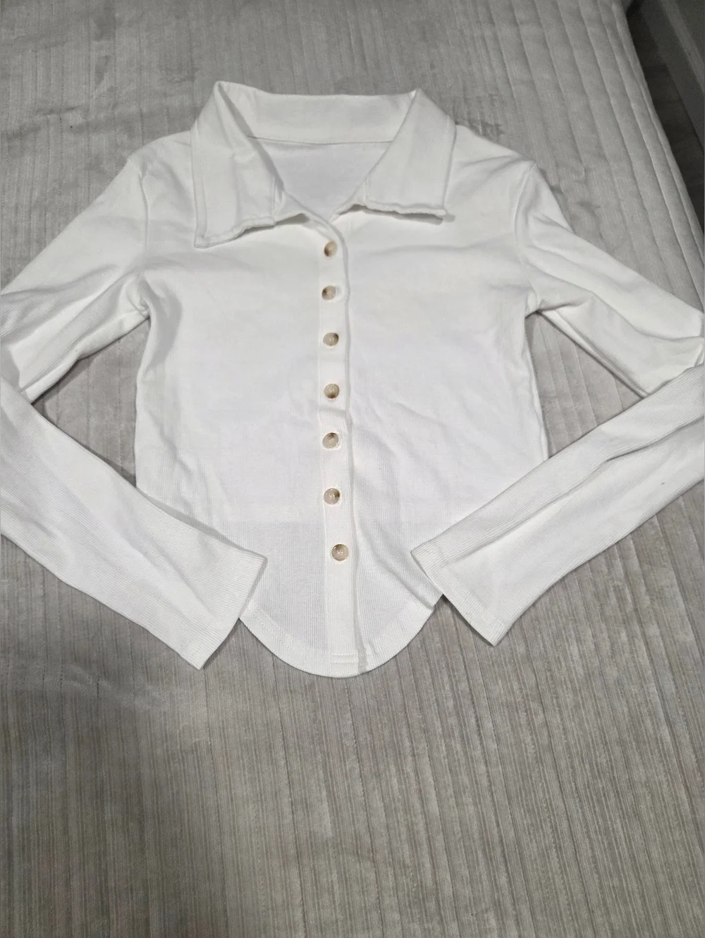 Amazon Cream Button-Front Ribbed Collared Top - Picture 2 of 6